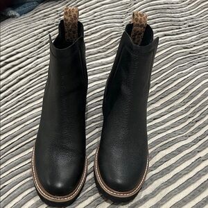 Dolce Vita Size 7 Elegant Black Ankle Boots with Leopard Accent- worn once